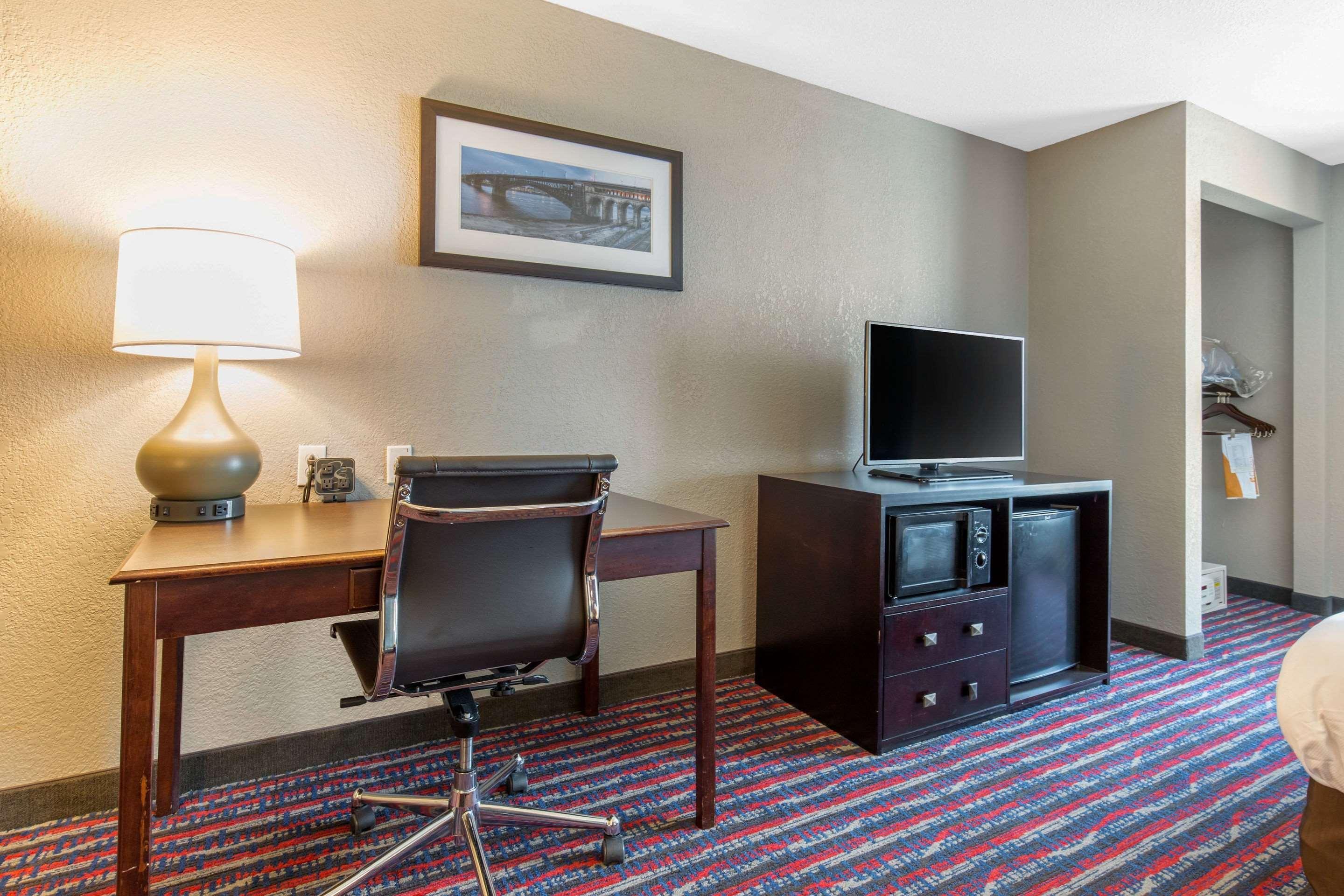 Comfort Suites Феървю Хайтс Екстериор снимка