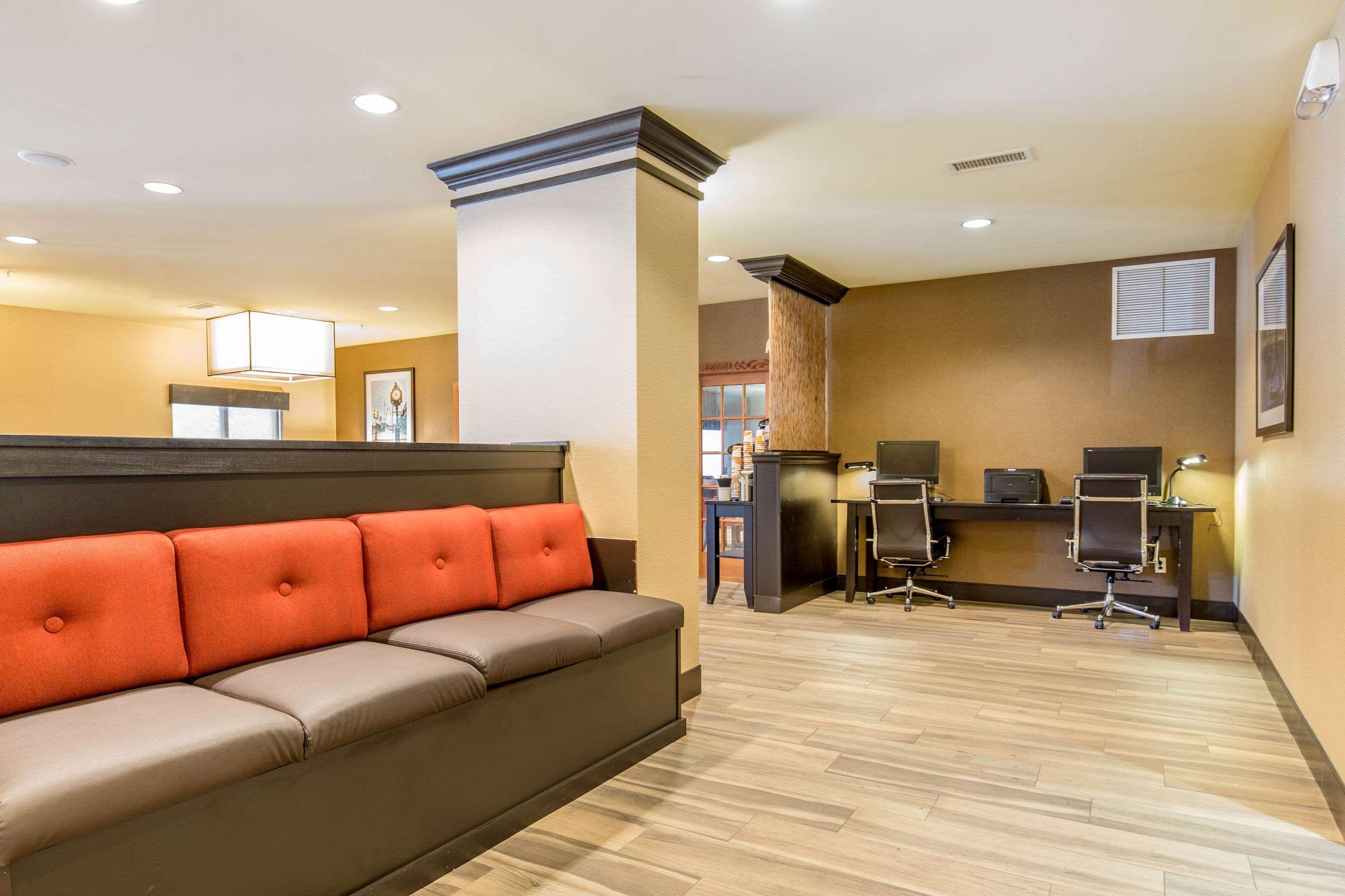 Comfort Suites Феървю Хайтс Екстериор снимка