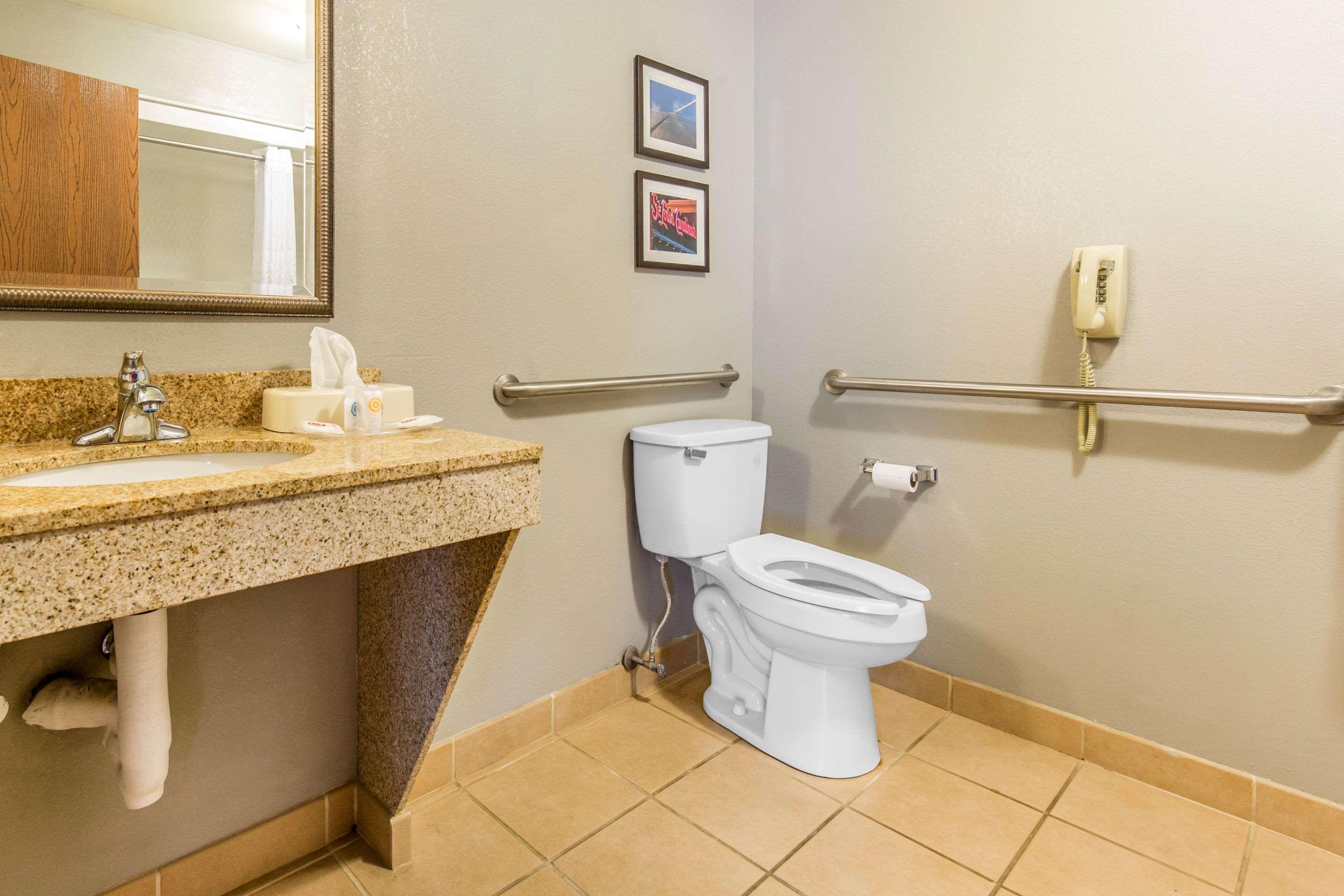 Comfort Suites Феървю Хайтс Екстериор снимка