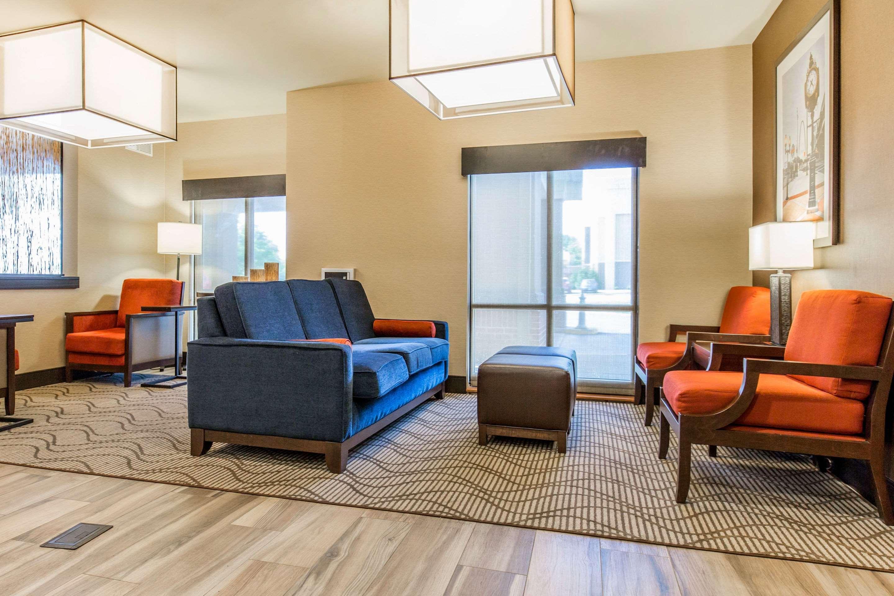 Comfort Suites Феървю Хайтс Екстериор снимка