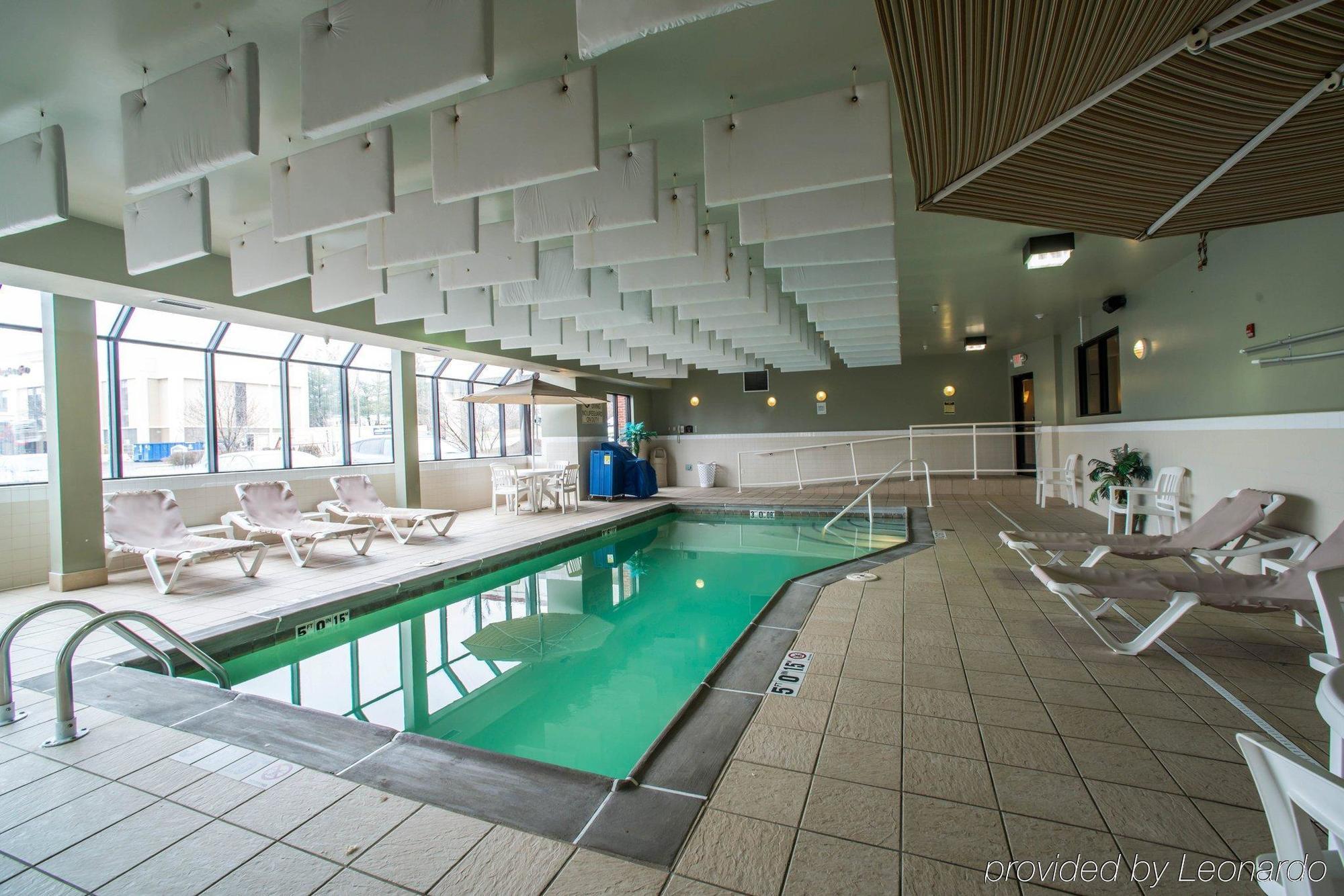 Comfort Suites Феървю Хайтс Екстериор снимка